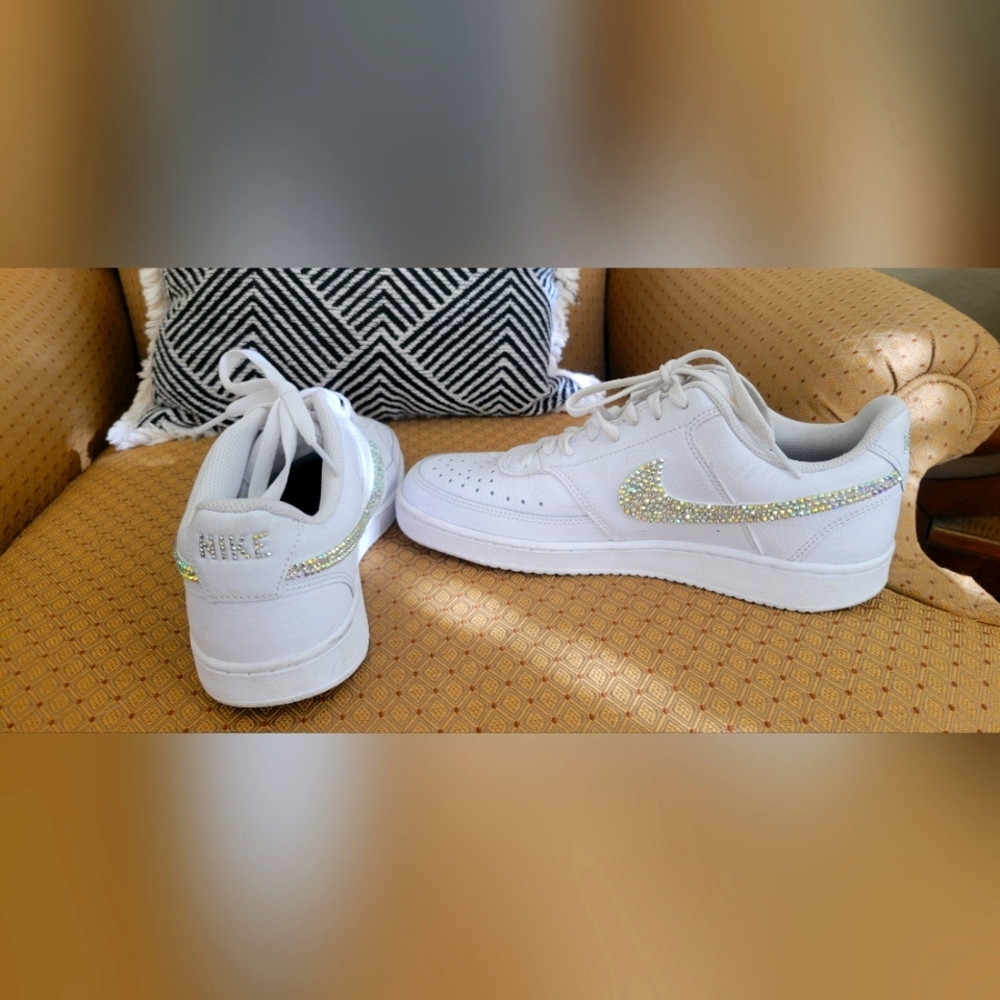 Nike tennis shoes size 8.5 women's